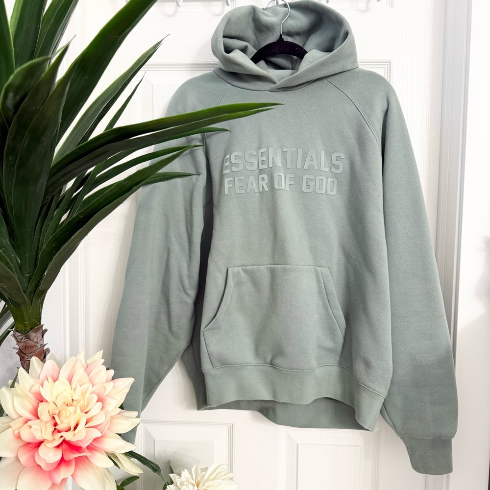 ๐๐ฝ FEAR OF GOD Essentials Green Pullover Hoodie with Rubber Logo - Picture 4 of 10